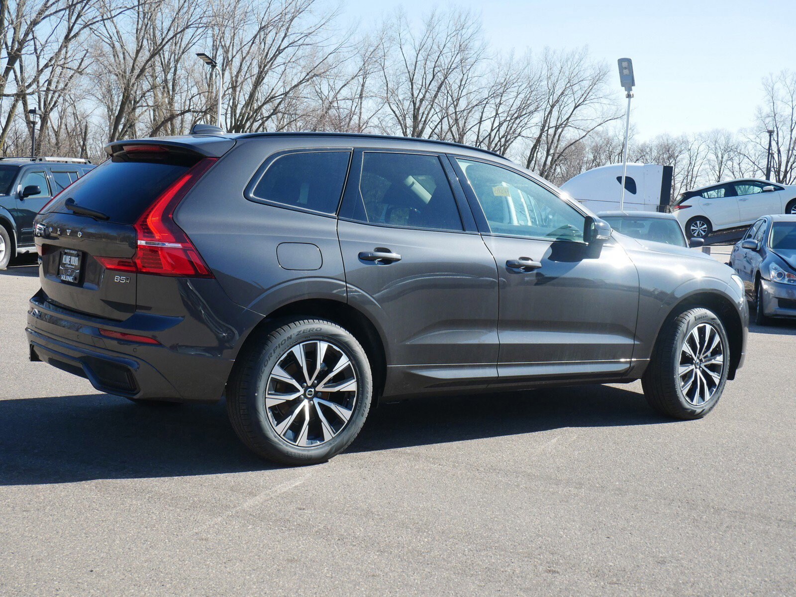 2025 Volvo XC60 B5 Core photo 3