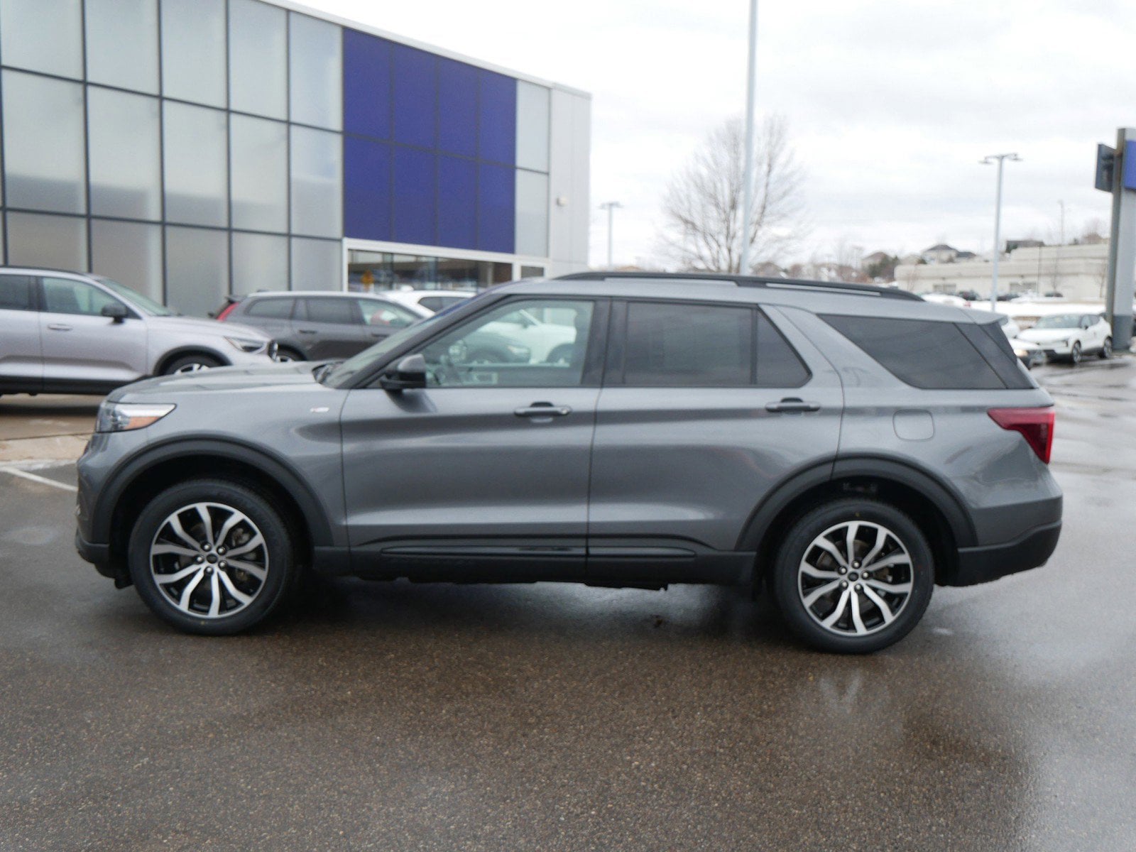 Used 2022 Ford Explorer ST-LINE with VIN 1FMSK8KHXNGB41320 for sale in Maplewood, Minnesota