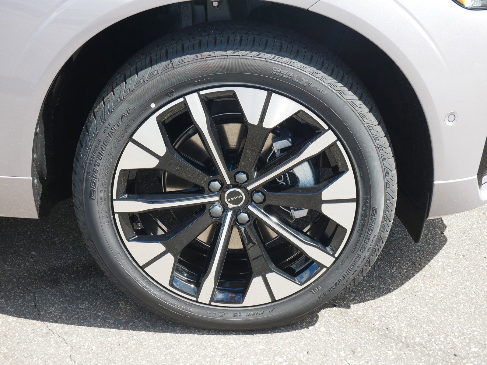 2026 Volvo XC60 B5 Plus photo 4