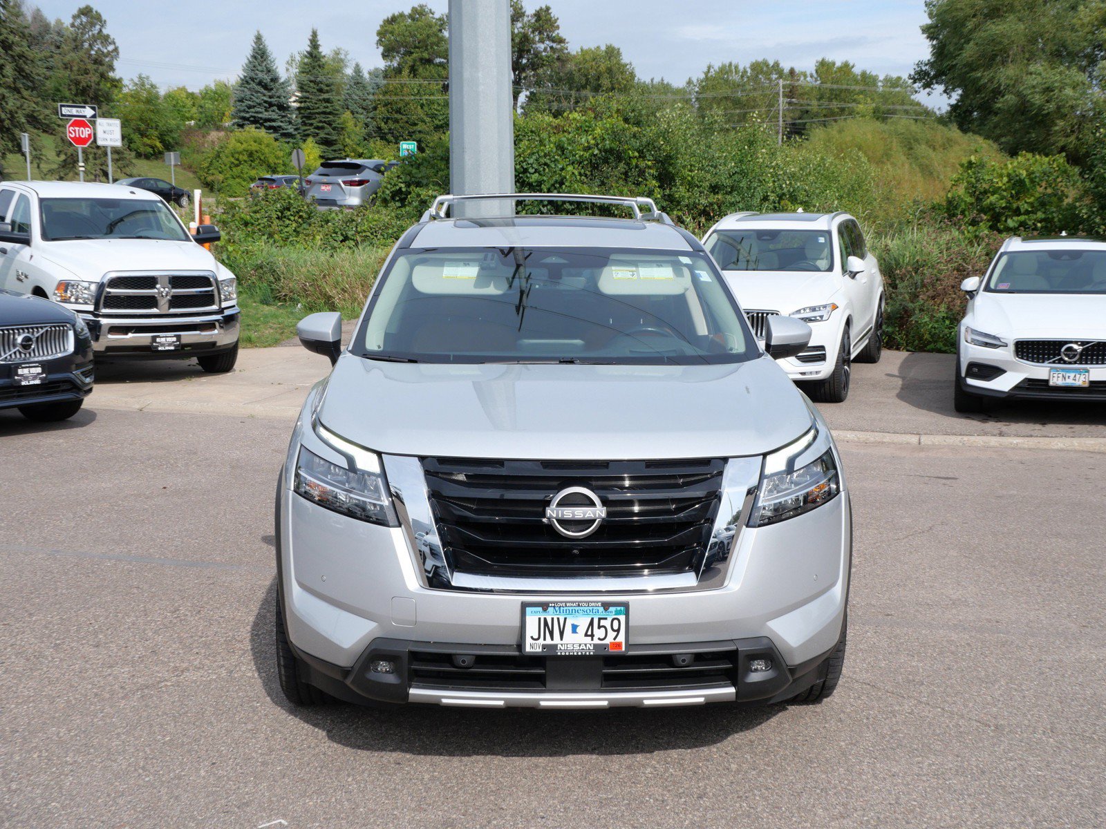 Used 2023 Nissan Pathfinder Platinum with VIN 5N1DR3DJ8PC222589 for sale in Maplewood, Minnesota