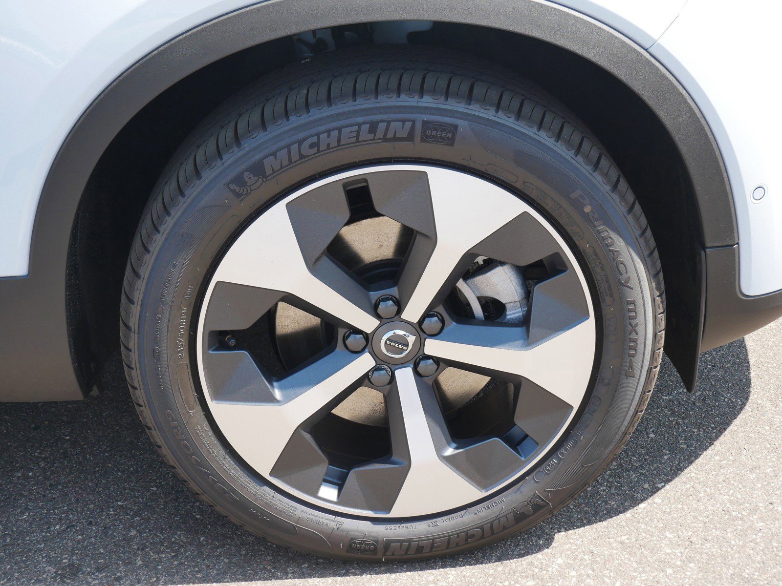 2026 Volvo XC40 Plus photo 4