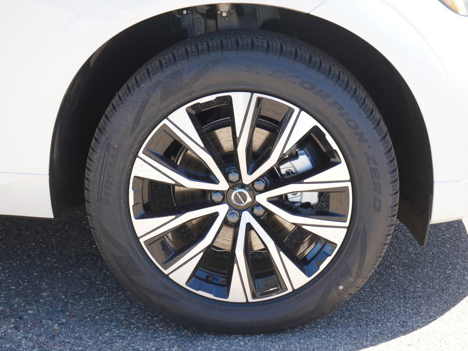 2025 Volvo XC60 B5 Core photo 3