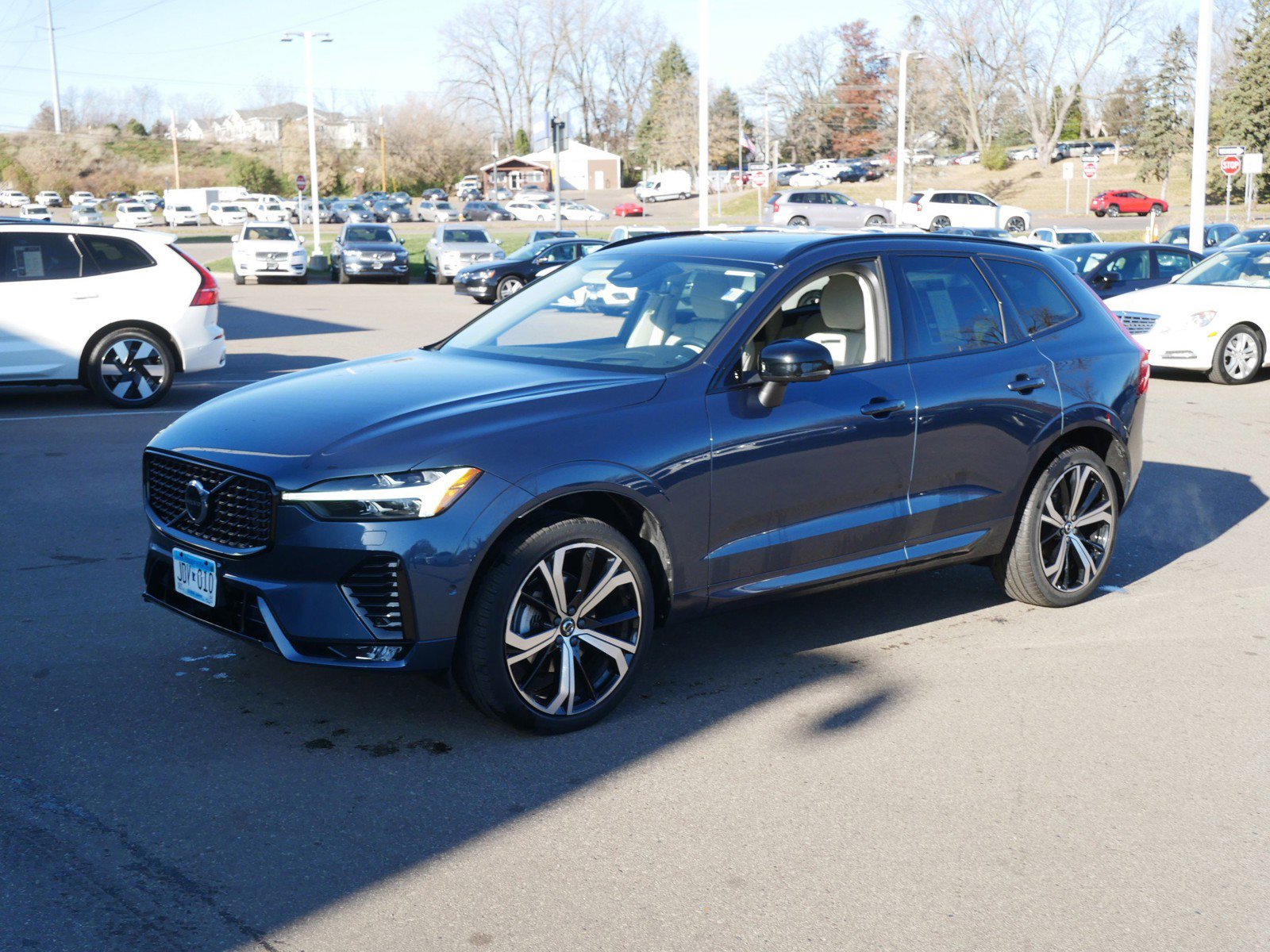 2023 Volvo XC60 Ultimate B5 photo 3