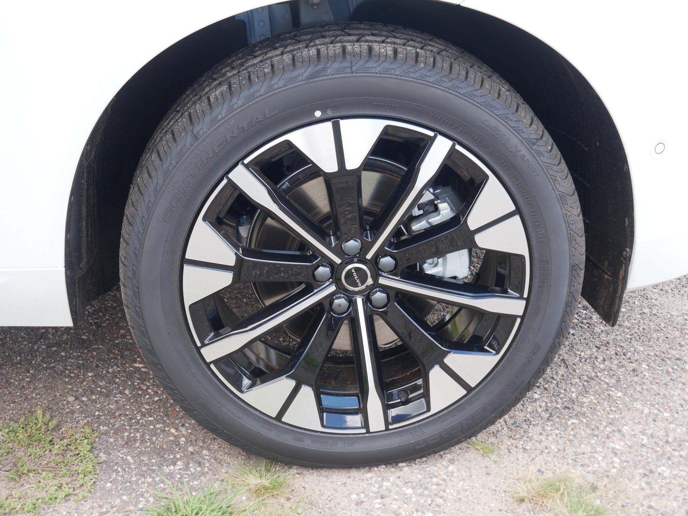 2026 Volvo XC60 B5 Plus photo 4