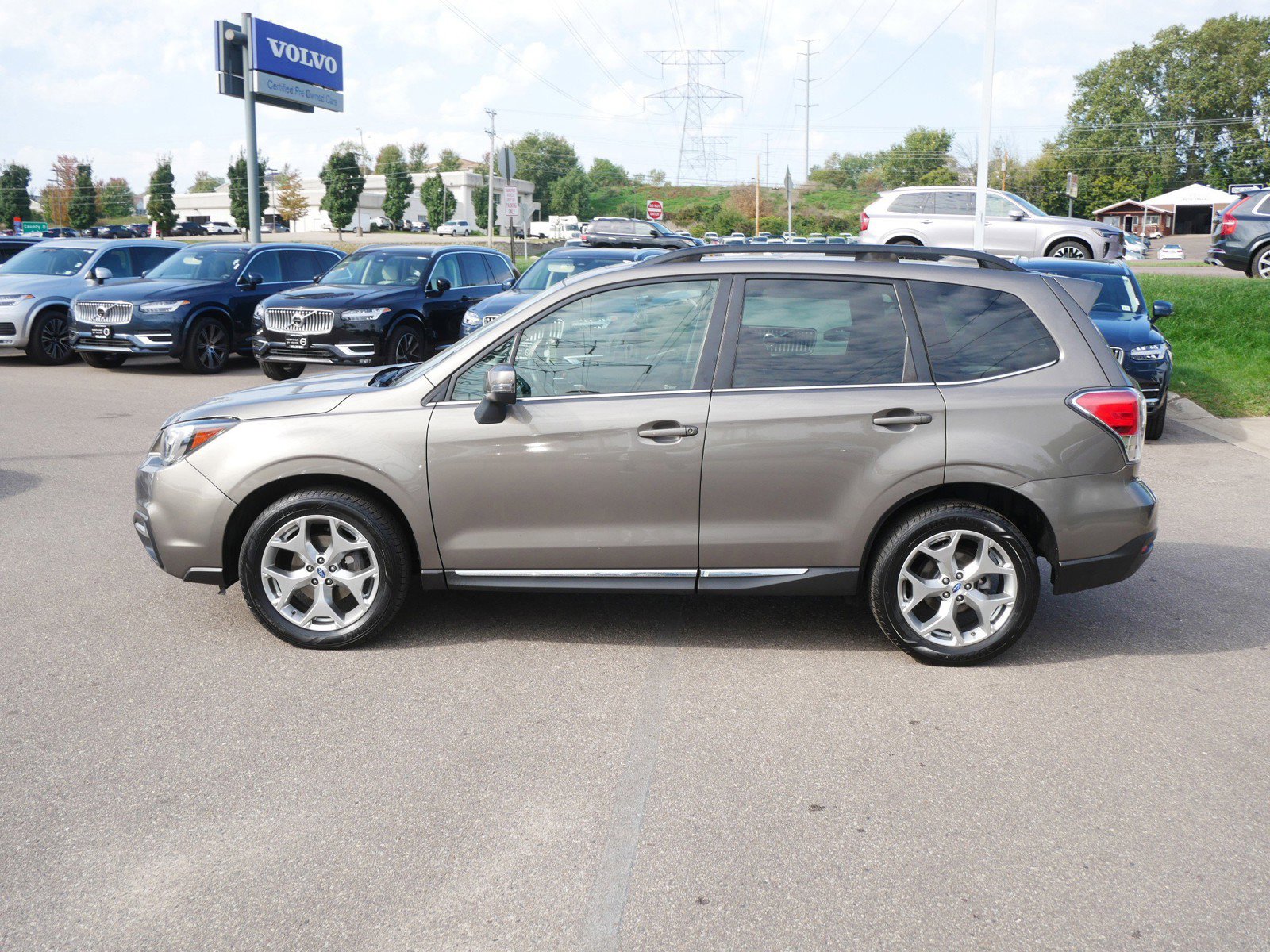 2017 Subaru Forester 2.5i Touring photo 3