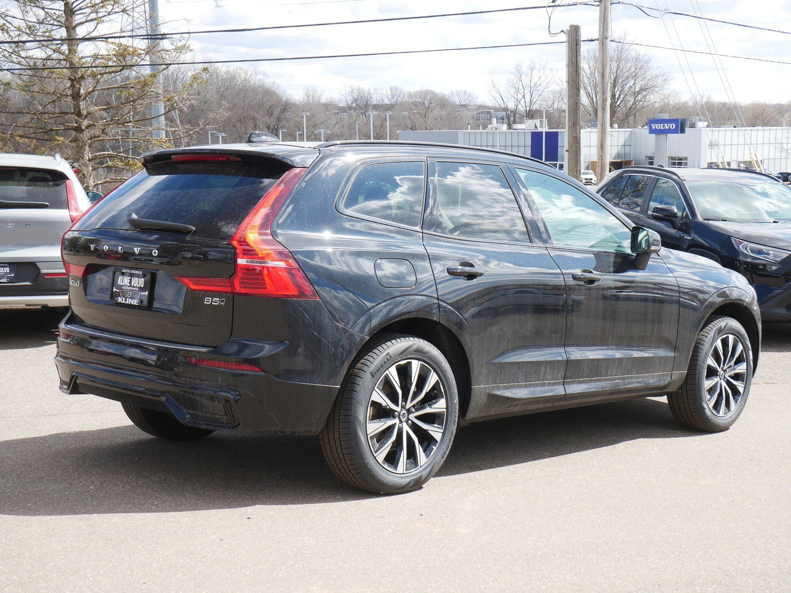 2025 Volvo XC60 B5 Core photo 3