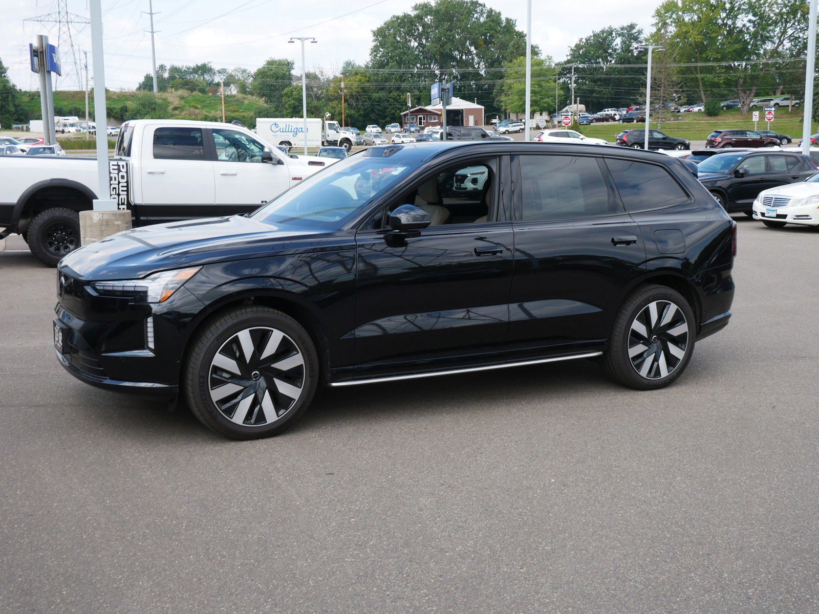 2025 Volvo EX90 Twin Motor Performance Ultra photo 3