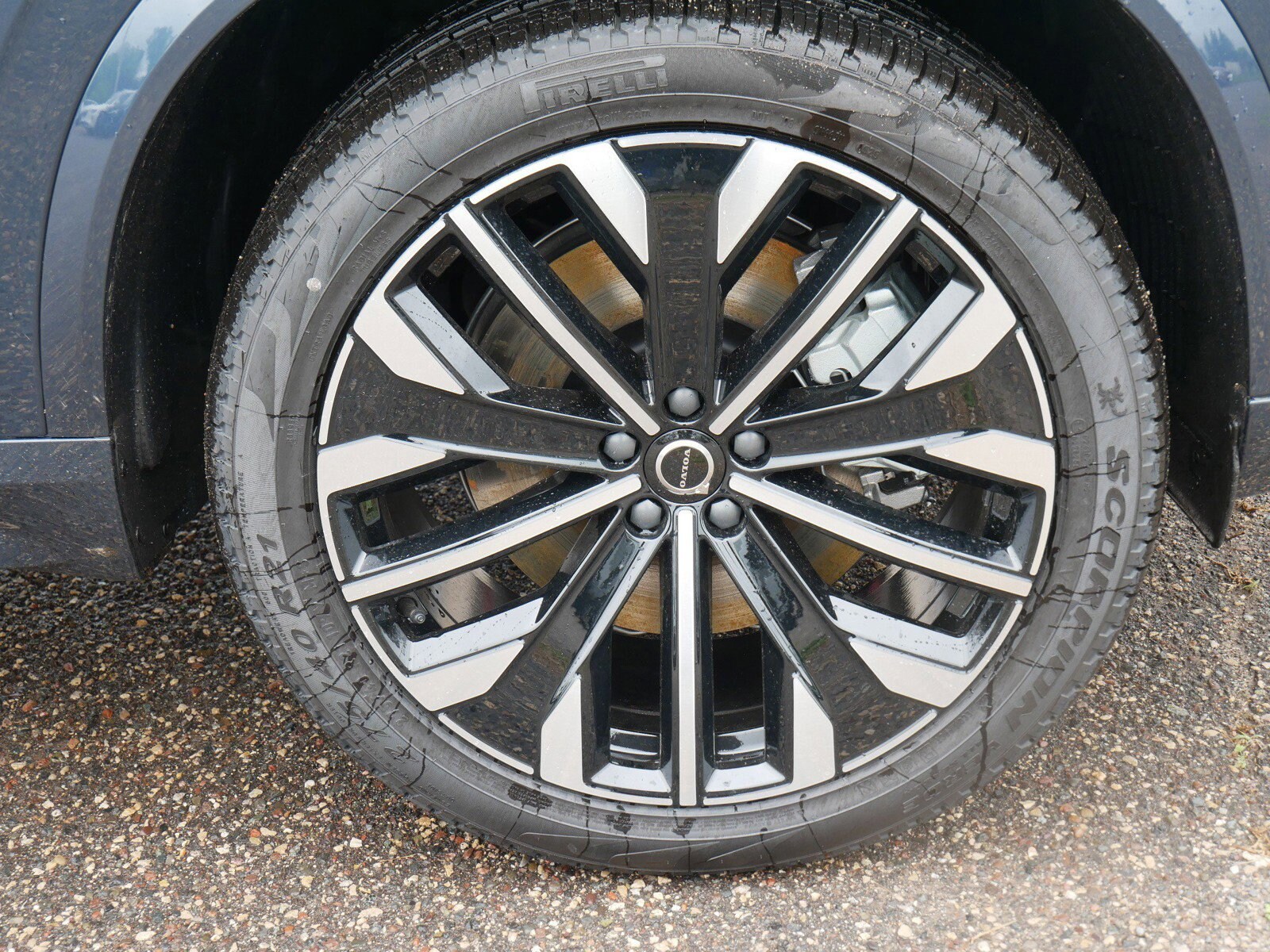2025 Volvo XC90 T8 Core photo 4