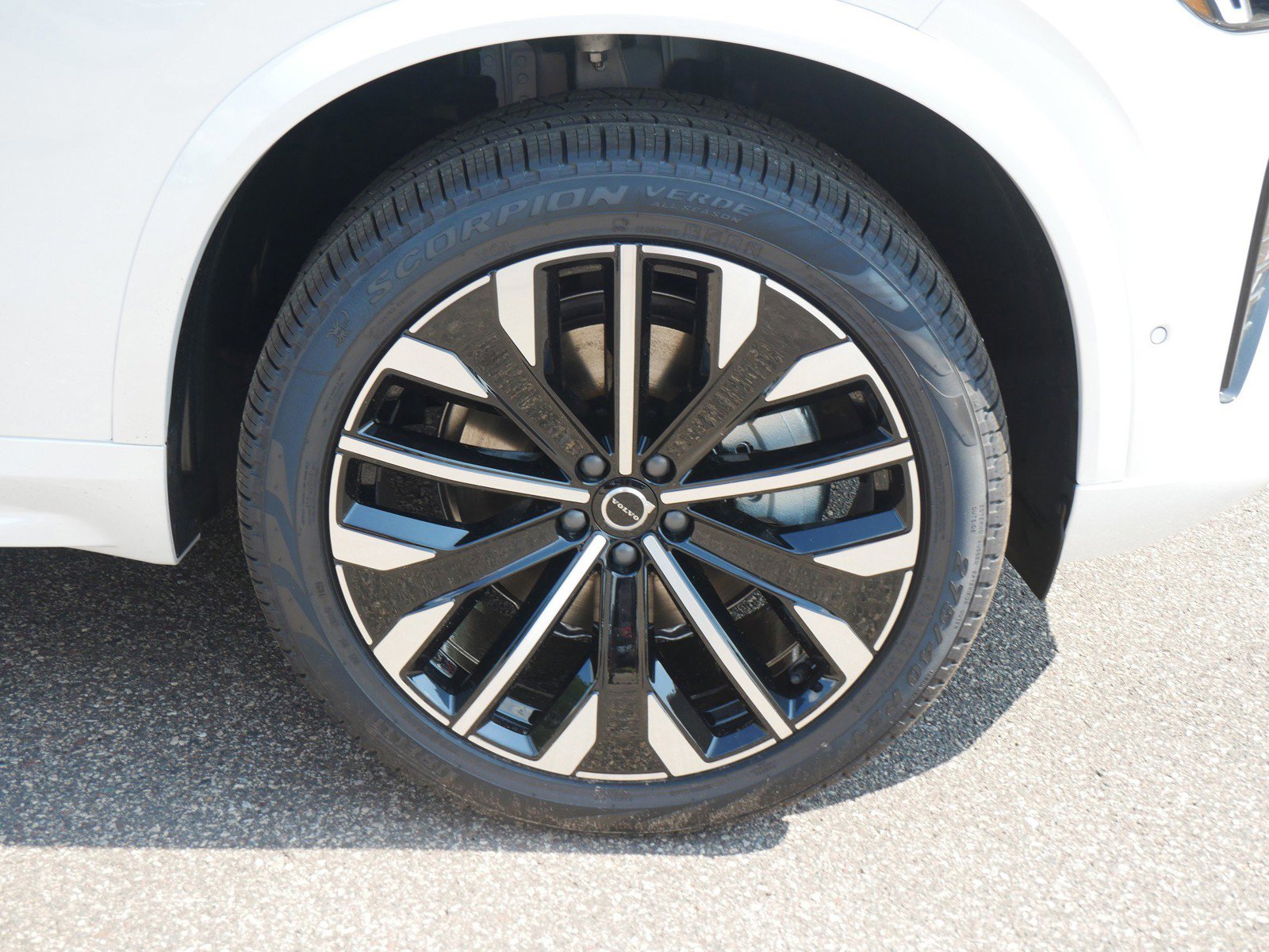 2026 Volvo XC90 photo 4