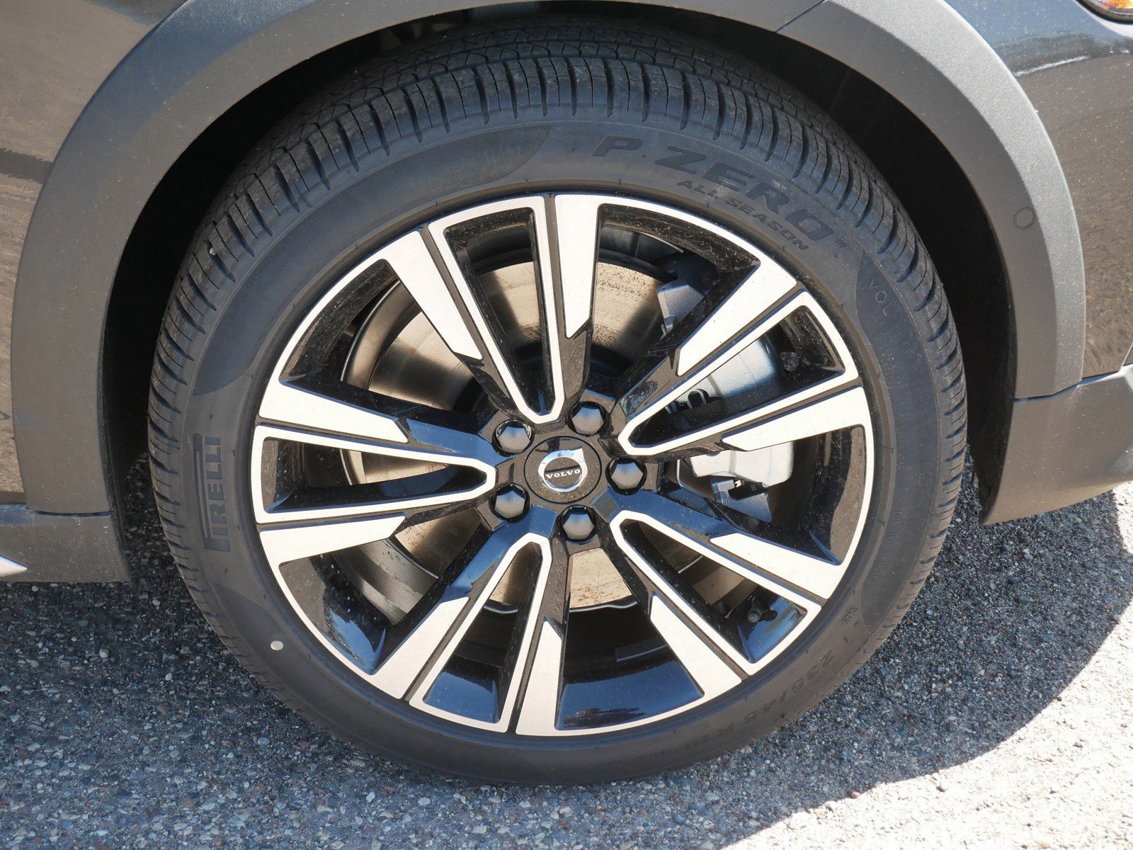 2025 Volvo V60 Cross Country B5 AWD photo 4