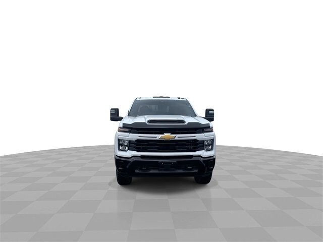 2024 Chevrolet Silverado 2500HD Custom photo 3
