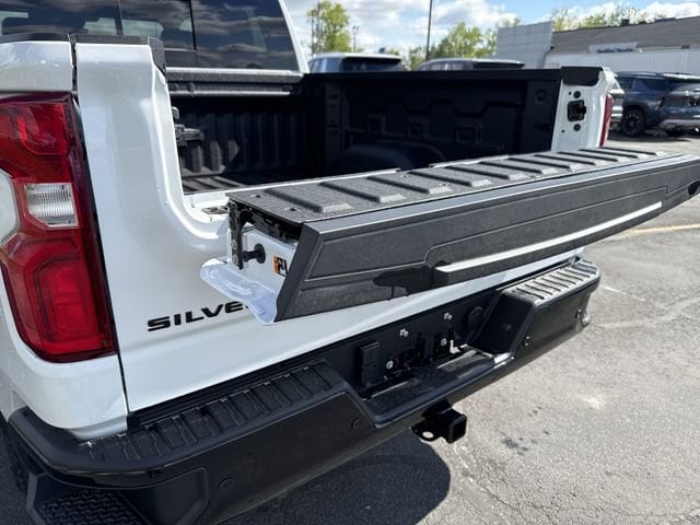 2026 Chevrolet Silverado 1500 ZR2 - Photo 17