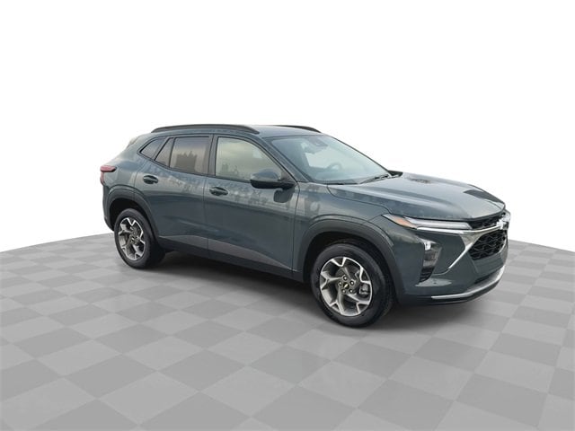 2026 Chevrolet Trax LT photo 2