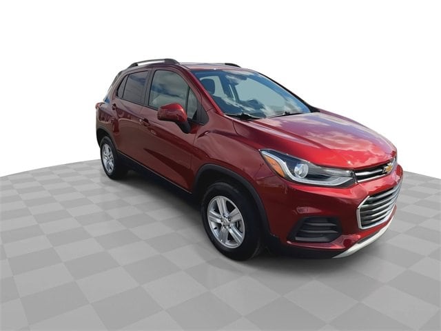 Used 2022 Chevrolet Trax LT with VIN KL7CJPSM3NB517322 for sale in Blissfield, MI