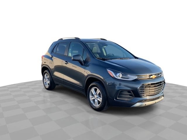 Used 2022 Chevrolet Trax LT with VIN KL7CJPSM0NB561200 for sale in Blissfield, MI