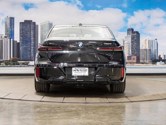 2025 BMW 7 Series 750e - Photo 11