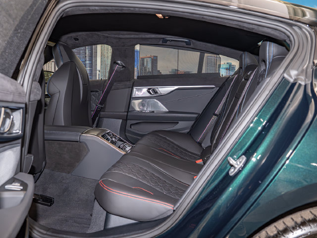2026 BMW 8 Series M850i - Photo 22