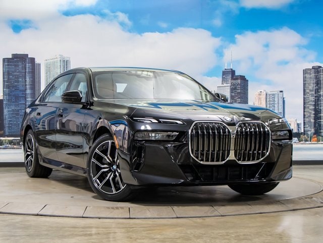 2025 BMW 740i Sedan 