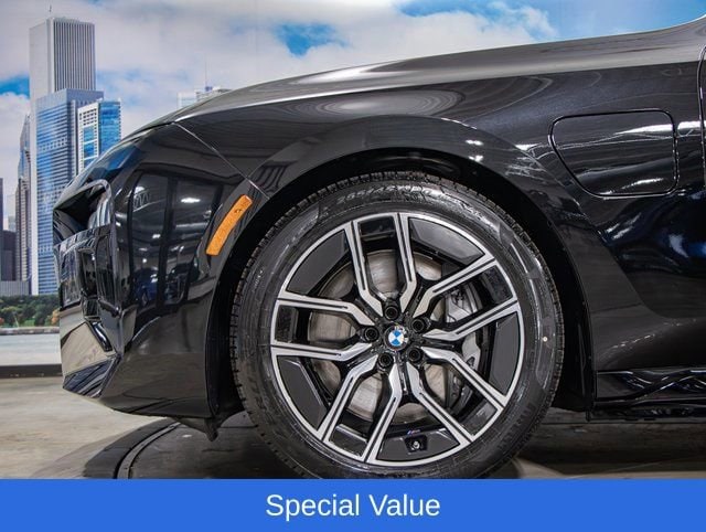 2025 BMW 7 Series 750e - Photo 7