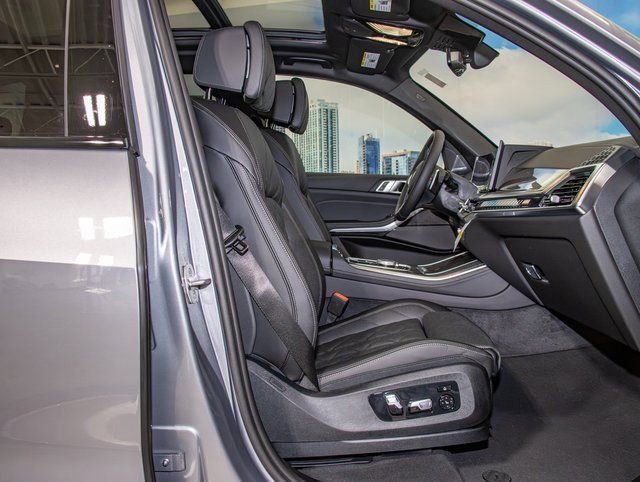 2026 BMW X5 M60i - Photo 21