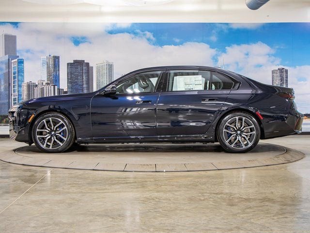 2025 BMW 7 Series 750e - Photo 6
