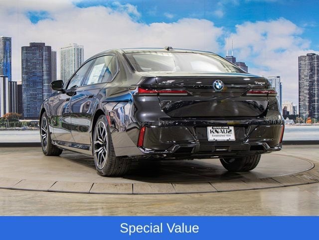 2025 BMW 7 Series 750e - Photo 9