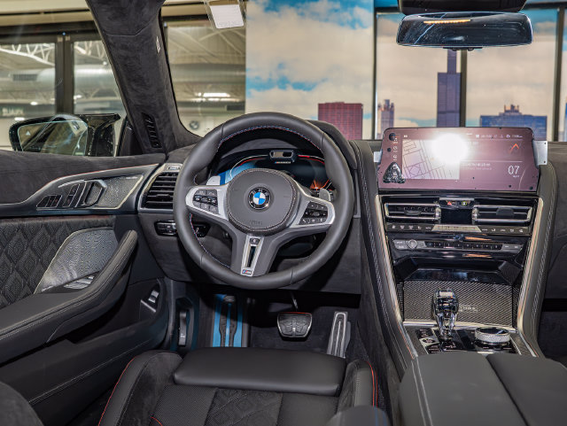 2026 BMW 8 Series M850i - Photo 16