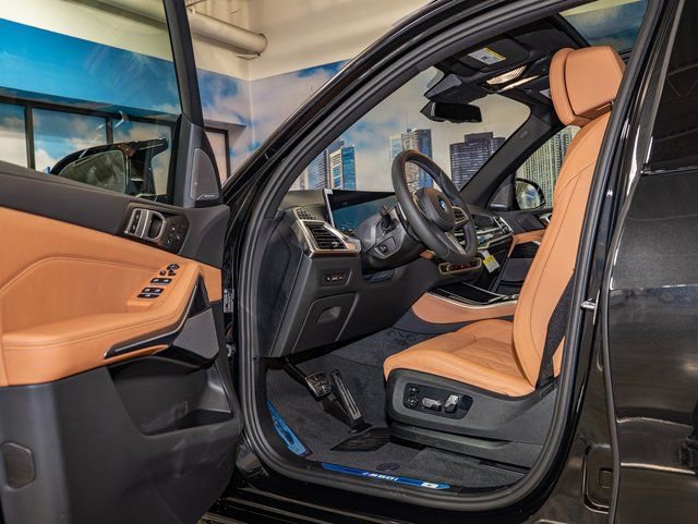 2026 BMW X5 M60i - Photo 13