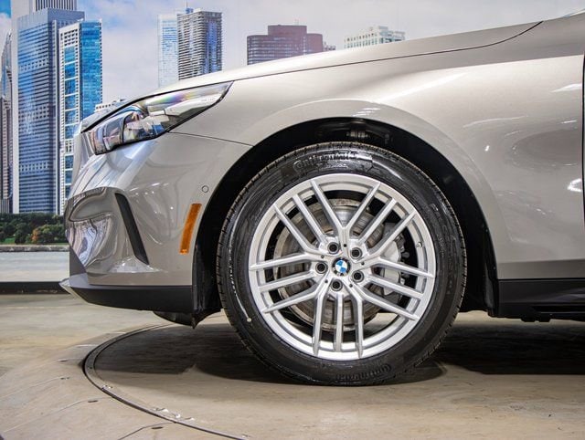 2025 BMW 5 Series 530i - Photo 7