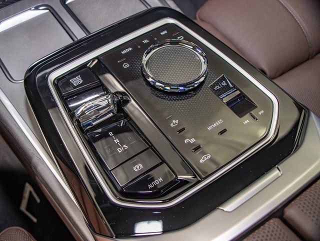 2026 BMW 7 Series 750e - Photo 19