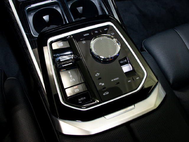 2026 BMW 7 Series 740i - Photo 20