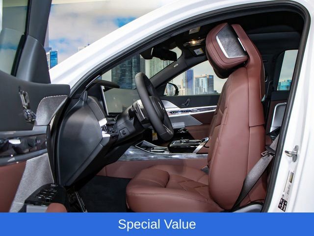 2025 BMW 7 Series 760i - Photo 21