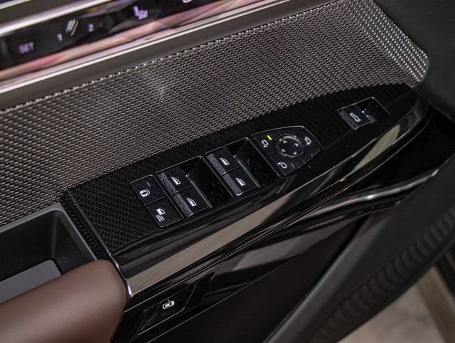 2026 BMW 7 Series 750e - Photo 14