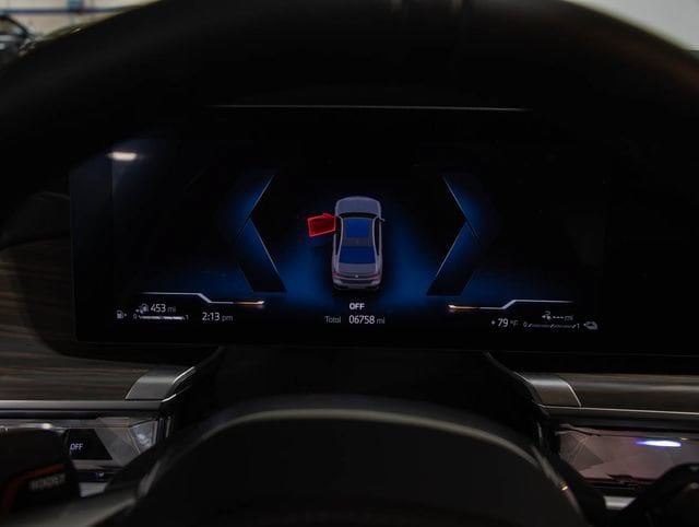 2026 BMW 7 Series 750e - Photo 17