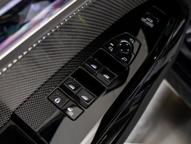 2025 BMW 7 Series 750e - Photo 15
