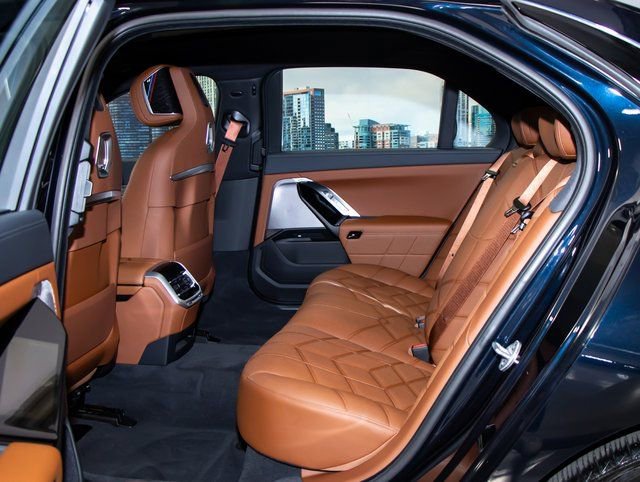 2025 BMW 7 Series 750e - Photo 23