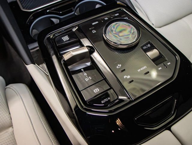 2025 BMW 5 Series 530i - Photo 20