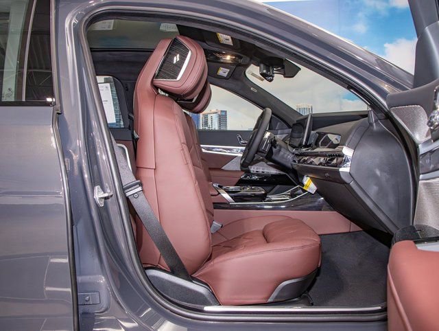 2026 BMW 7 Series 750e - Photo 21
