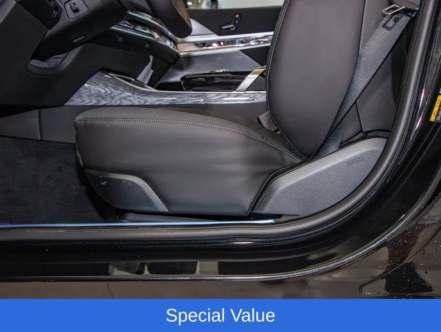 2025 BMW 7 Series 750e - Photo 16