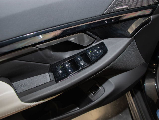 2027 BMW 5 Series 530i - Photo 14