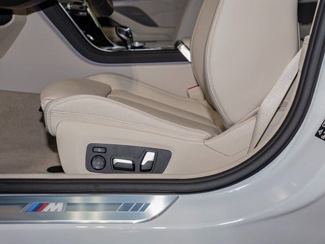 2026 BMW 8 Series 840i - Photo 15