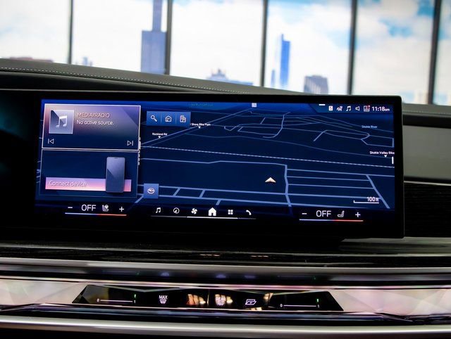 2026 BMW 7 Series 750e - Photo 18