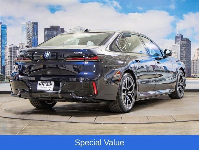 2025 BMW 7 Series 750e - Photo 8