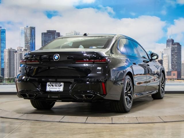 2026 BMW 7 Series 760i - Photo 8