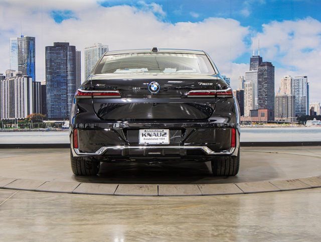 2025 BMW 7 Series 750e - Photo 11