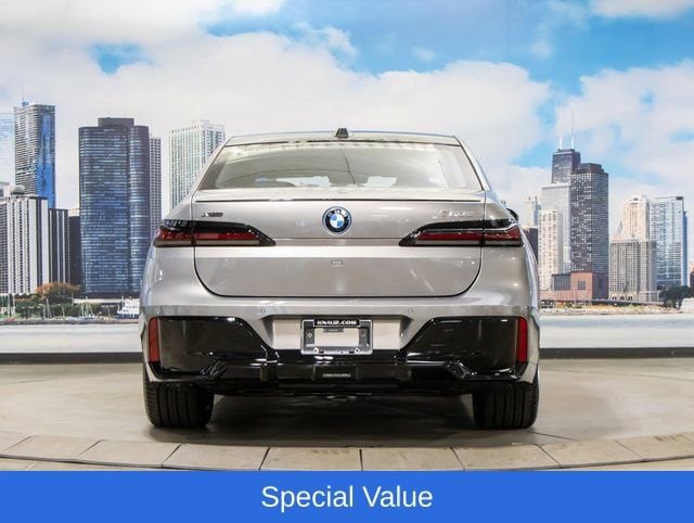 2025 BMW 7 Series 750e - Photo 11