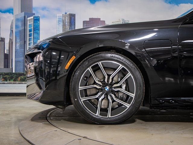 2025 BMW 7 Series 750e - Photo 7