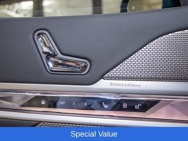 2025 BMW 7 Series 750e - Photo 14