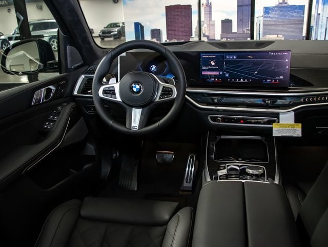 2027 BMW X7 40i - Photo 14