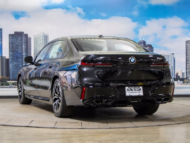 2026 BMW 7 Series 760i - Photo 8